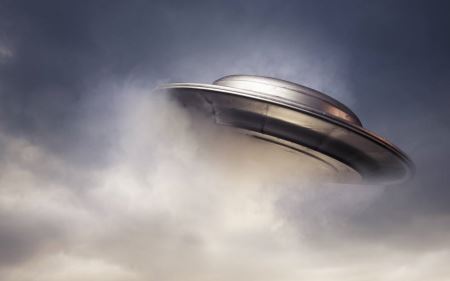 UFO到访？苏格兰高尔夫球场上空突现不明飞行物