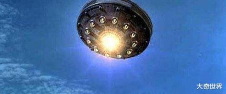 地球已被外星人包围? 国际空间站遭UFO锁定, 靠近监视长达22分钟