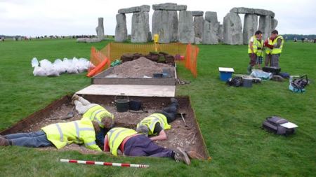 新研发现巨石阵或用于纪念英国统一 神秘史前修建者现身