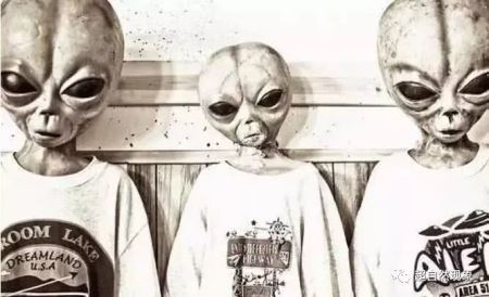 世界UFO悬案：1947年美国罗斯威尔飞碟坠落事件现外星人尸体