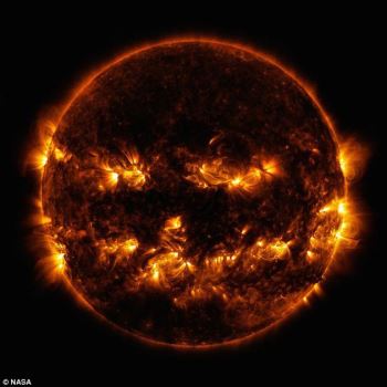 科学家首次发现了涅墨西斯星可能存在于宇宙某处的证据。图中显示了太阳表面活跃的区域。