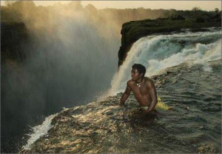 世界上最危险的游泳池魔鬼池：维多利亚瀑布