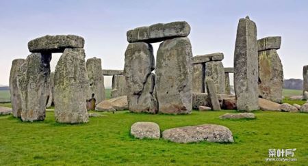 英国考古学家在距离巨石阵3公里处发现4500年历史的新石器时代遗址