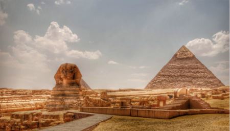 地球上最大的埃及埃及埃及埃及金字塔，胡夫埃及埃及埃及埃及金字塔(136.5米/684万吨)