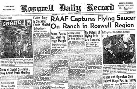 在罗斯维尔UFO坠毁后，美军封锁了现场，并带走了碎片，一些早期的研究认为在罗斯维尔坠毁的是研究高空辐射的滑翔机，美军正在进行一次谜团实验。然而阴谋论者却不认