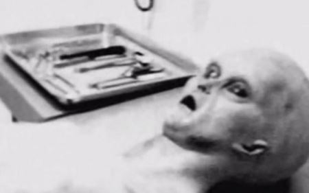 图中是1995年所公开片段中1947年“罗斯韦尔不明飞行物事件”的外星生物模样。