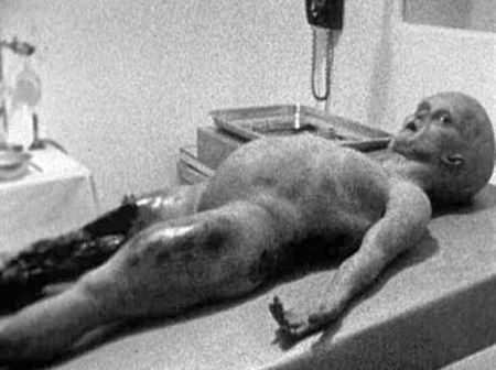 图中是1995年所公开片段中1947年“罗斯韦尔不明飞行物事件”的外星生物模样。