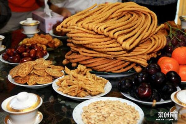 维吾尔族的传统节日 每年九月份封斋一个月？白天不能进食