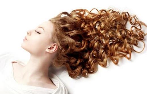 头发发质差怎样可以变好？长期用护发精油能改善发质吗