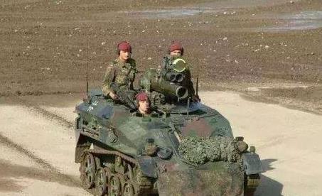 世界上最小的坦克，德国鼬鼠1战车才2.75吨