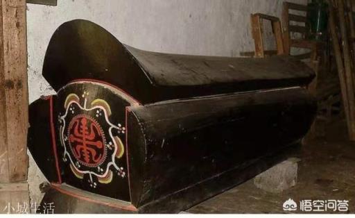古人为什么人死后放在棺材里，棺材盖为什么要钉铁钉？