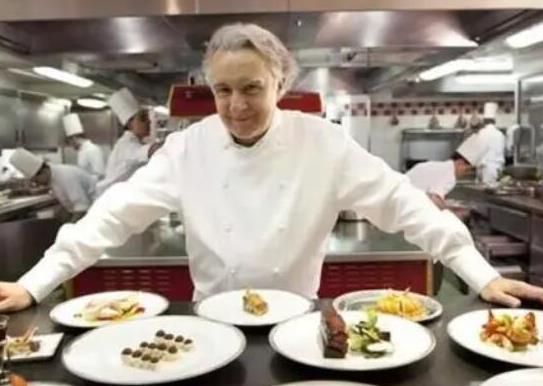 欧美十大顶级厨师排名，乔·卢布松米其林总星数最多、艾伦·杜卡斯闻名世界