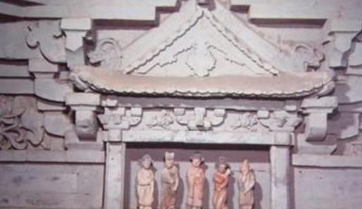 世界上出土最完整的戏俑 山西省出土台上有五个陶质的戏俑