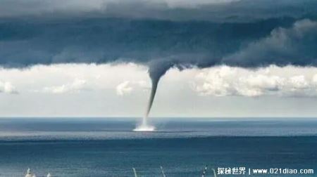 青海湖龙吸水事件，拍到真龙在天空翻腾(附原版视频)
