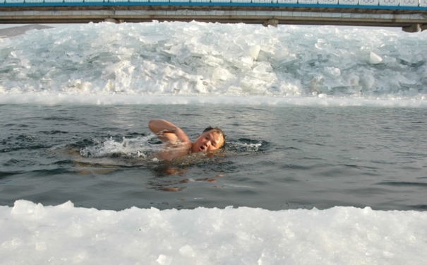 冬泳游多长时间好？冬泳一般泳多长时间？(1)
