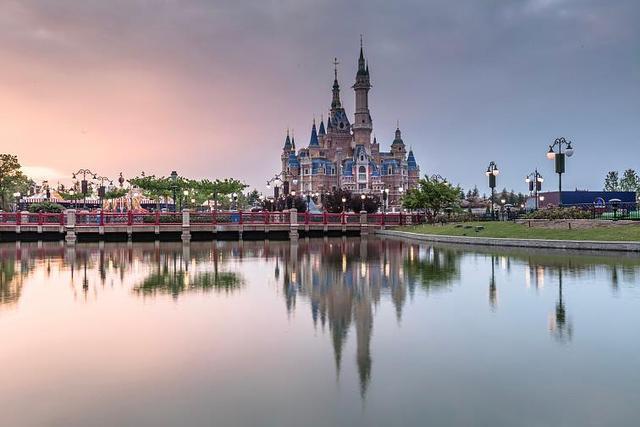 国内人气最高的十大主题乐园，上海迪士尼排第一名