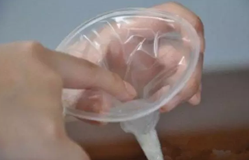 图解女用避孕套真人佩戴演示 如何使用女用避孕套