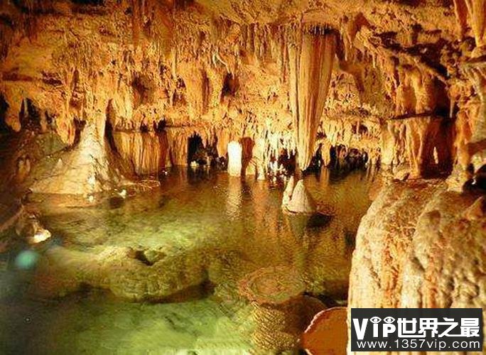 全球十大最美天然山洞排行榜，桂林的芦笛洞穴居第二