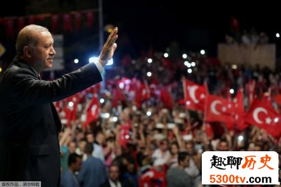 土耳其未遂政变后续:1.5万教育界员工被停职
