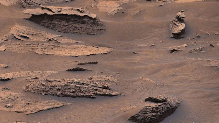 “好奇号”在火星表面发现一块形状像鸭子的奇特岩石