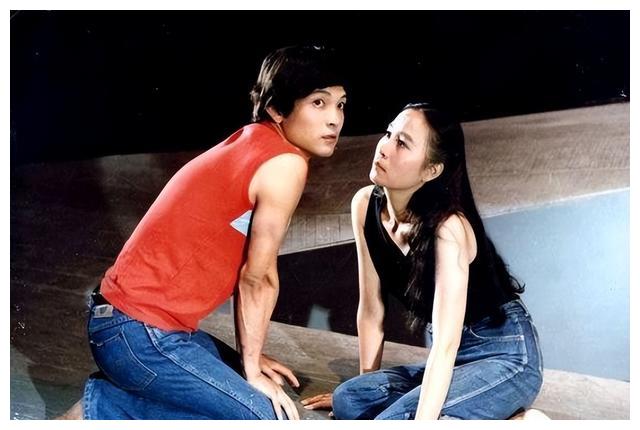 演员奚美娟：没出月子被离婚，单亲妈妈27年，风光背后有眼泪