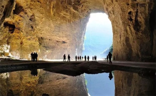 中国已探明的面积最大的洞穴 腾龙洞穴洞口高达72m