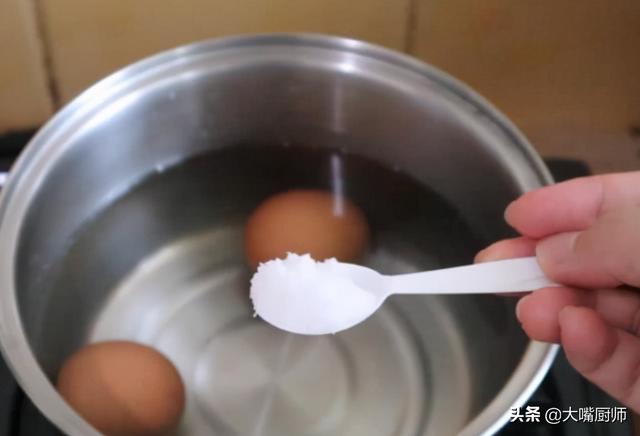 煮鸡蛋多长时间比较好剥壳（冷水煮还是开水煮）(6)