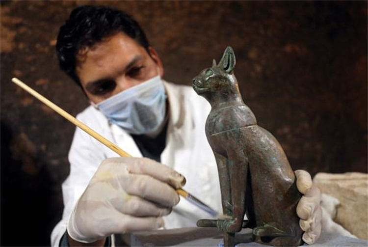 金字塔这下闹大了！考古再出猛料：一只猫守卫了主人4000年？