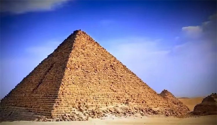 埃及金字塔为何过了几千年都没倒塌？科学家研究后发现其中的原因