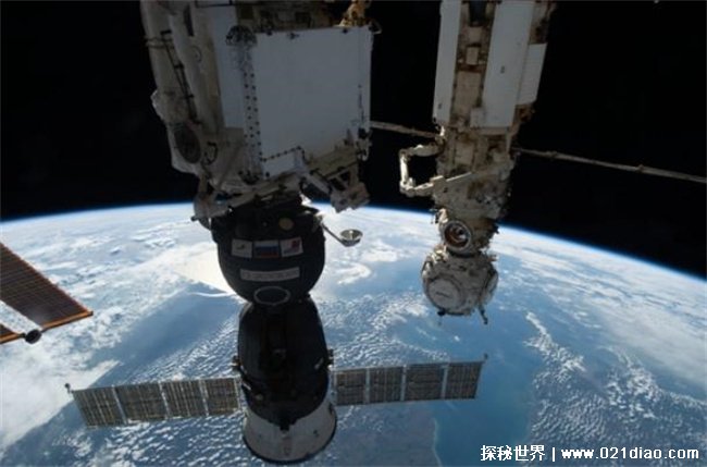 空间站俄罗斯载人飞船漏了，可能是太空碎片(冷却剂泄漏)
