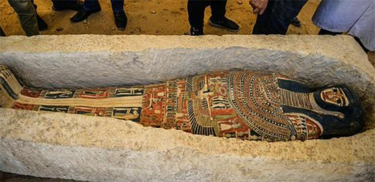 金字塔的秘密 是木乃伊 是绝美艳后 还是可以穿梭历史的宝物？
