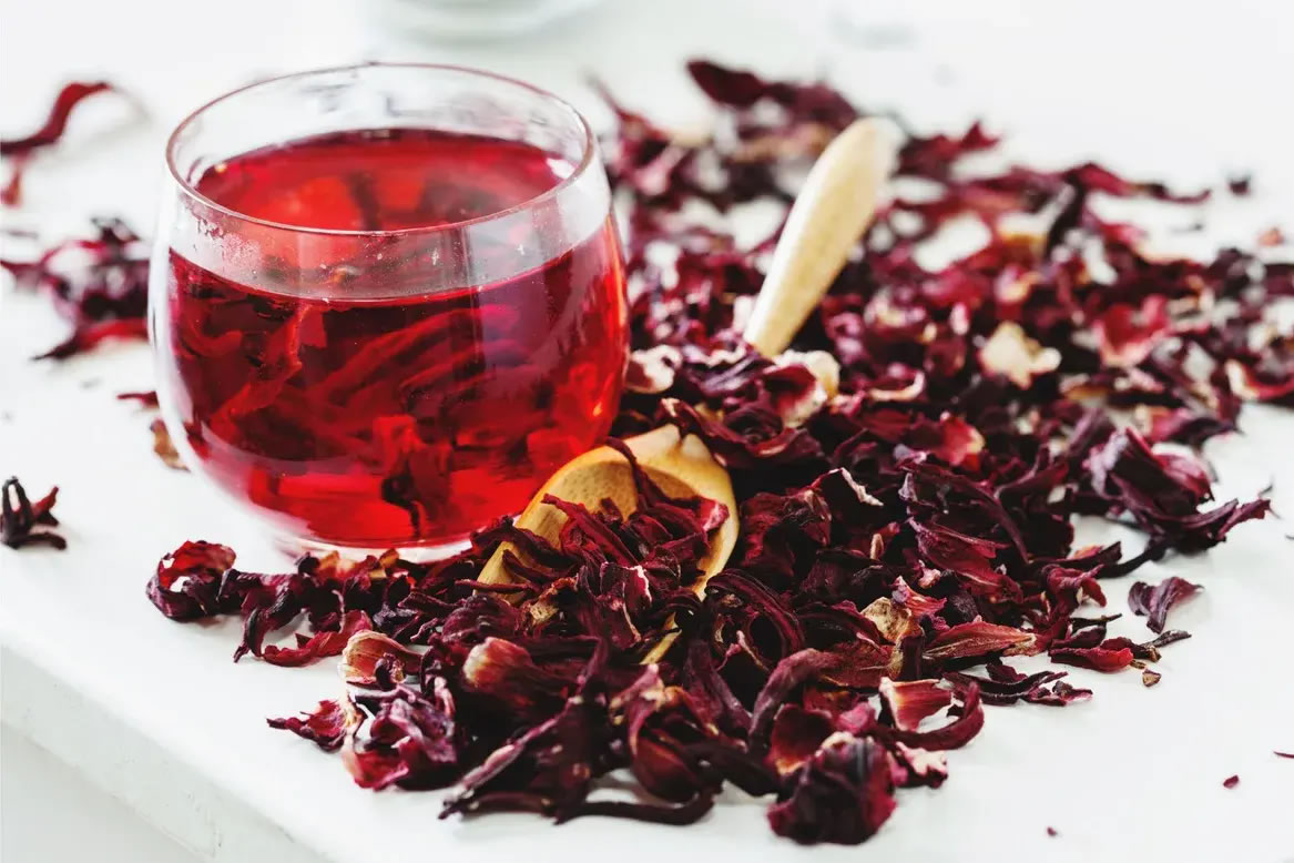 研究发现红宝石般的木槿花茶可能有战胜阿尔茨海默病的能力