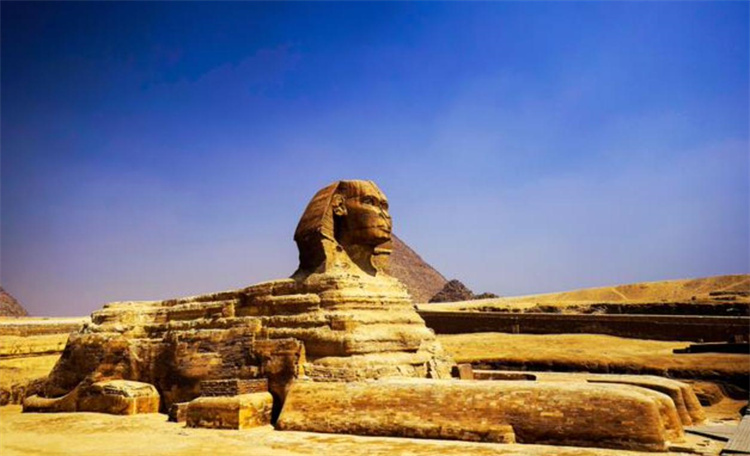 上百个狮身人面像指向同一个方向 埃及金字塔中发现超自然生物