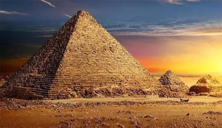 追溯古埃及金字塔秘密，感受奥秘建筑背后的历史故事