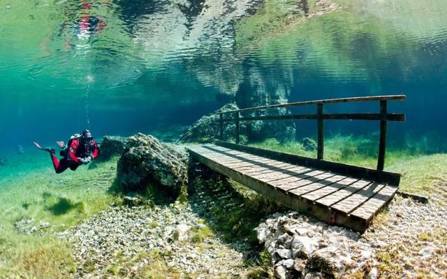 世界上最奥秘湖_世界最奇特的湖
