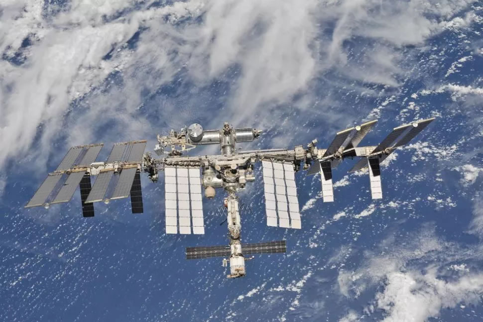 NASA希望新的“脱轨拖船”在2030年将国际空间站拉下来