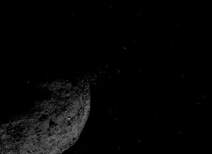 小行星Didymos正在向宇宙中喷射岩石