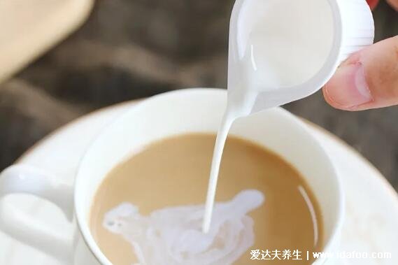 奶精球是什么东西，咖啡伴侣(含反式脂肪酸/糖分/香精危害大)