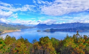 泸沽湖的海拔高度是多少千米？泸沽湖在哪里哪个城市