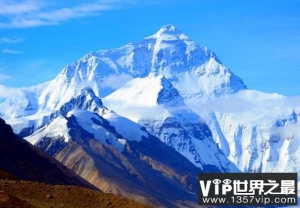 世界上最高的山峰：珠穆朗玛峰(海拔8844.43米)