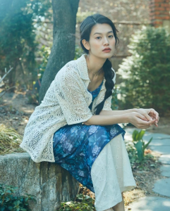 这个30岁日本女人真会打扮，不施浓妆、不整脸蛋，优雅时尚好惊艳