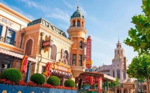 上海迪士尼在上海哪个位置？上海迪士尼里面有酒店吗