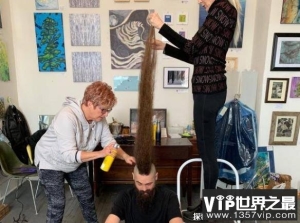 世界上最高莫西干发型 渡边一祐发型高 1米多(夸张的发型)