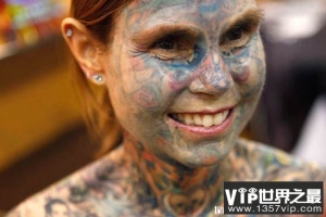 世界上纹身最多的女人 全身95%的皮肤做了纹身(身患皮肤病)