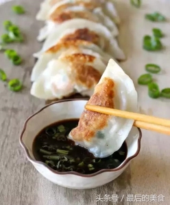 饺子的做法大全简单又好吃（饺子的新吃法绝对过瘾）(50)