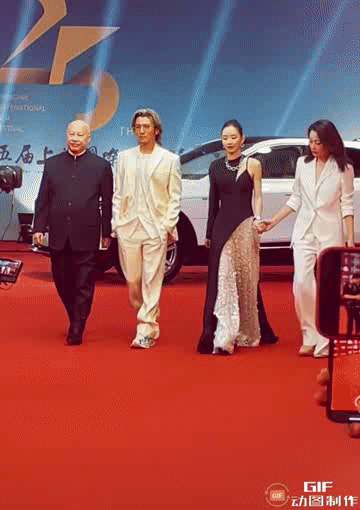 谢霆锋亮相上海国际电影红毯，增高鞋垫惹争议！真实身高引网友猜测
