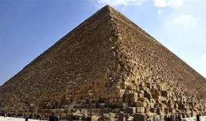 追溯古埃及金字塔之谜，感受神奇建筑背后的历史故事