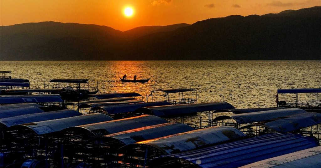 云南著名湖泊景点推荐，这才是云南风景最美的地方！