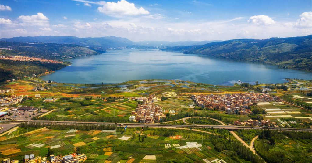 云南著名湖泊景点推荐，这才是云南风景最美的地方！