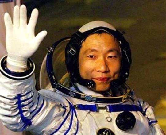 杨利伟曾在太空中听见急促的敲门声，门外是谁？谜团终于揭开